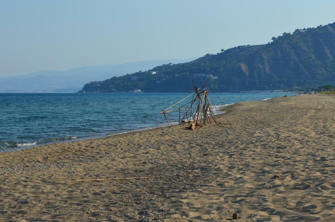 Oasi del Governatore Squillace Esterno foto